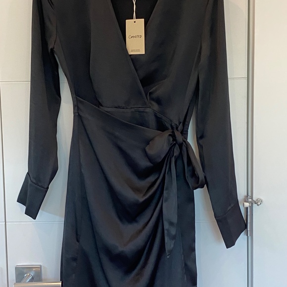 MNG Dress - NWT - size 4 - Great little black dress!!! - Picture 3 of 6